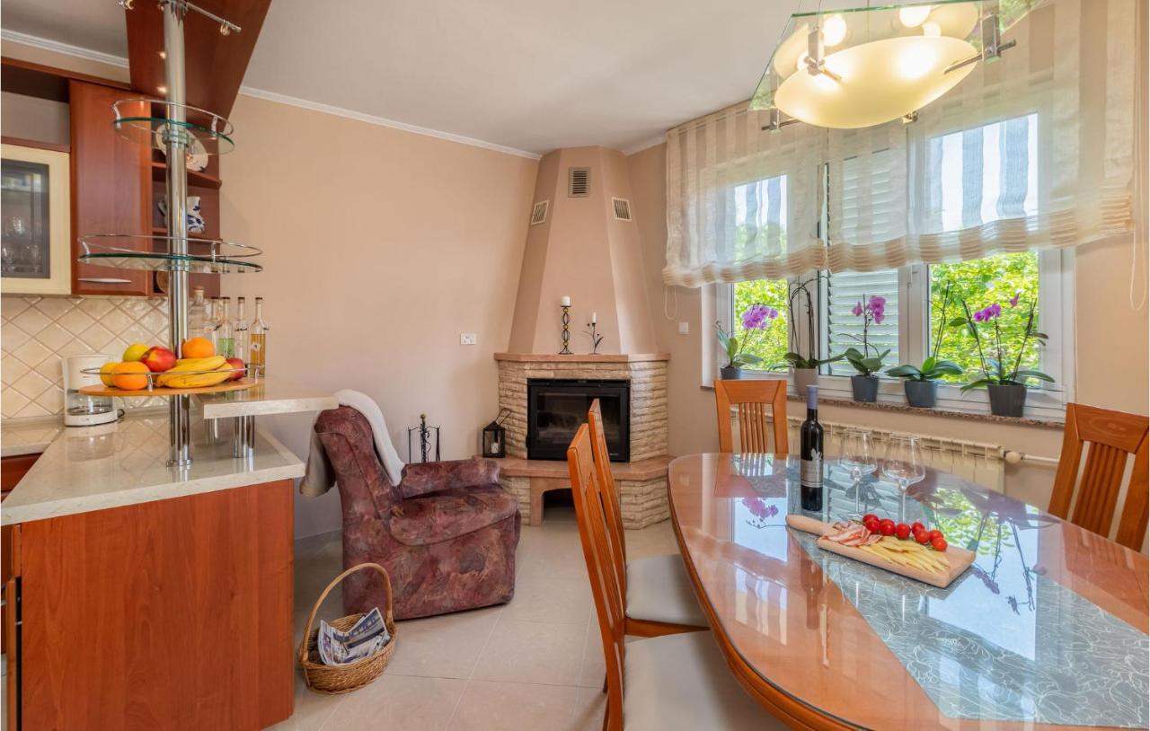 1 Bedroom Awesome Apartment In Kampor Exterior foto